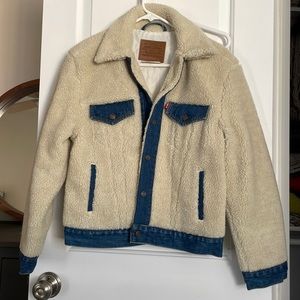 Never worn Levi’s Sherpa jacket